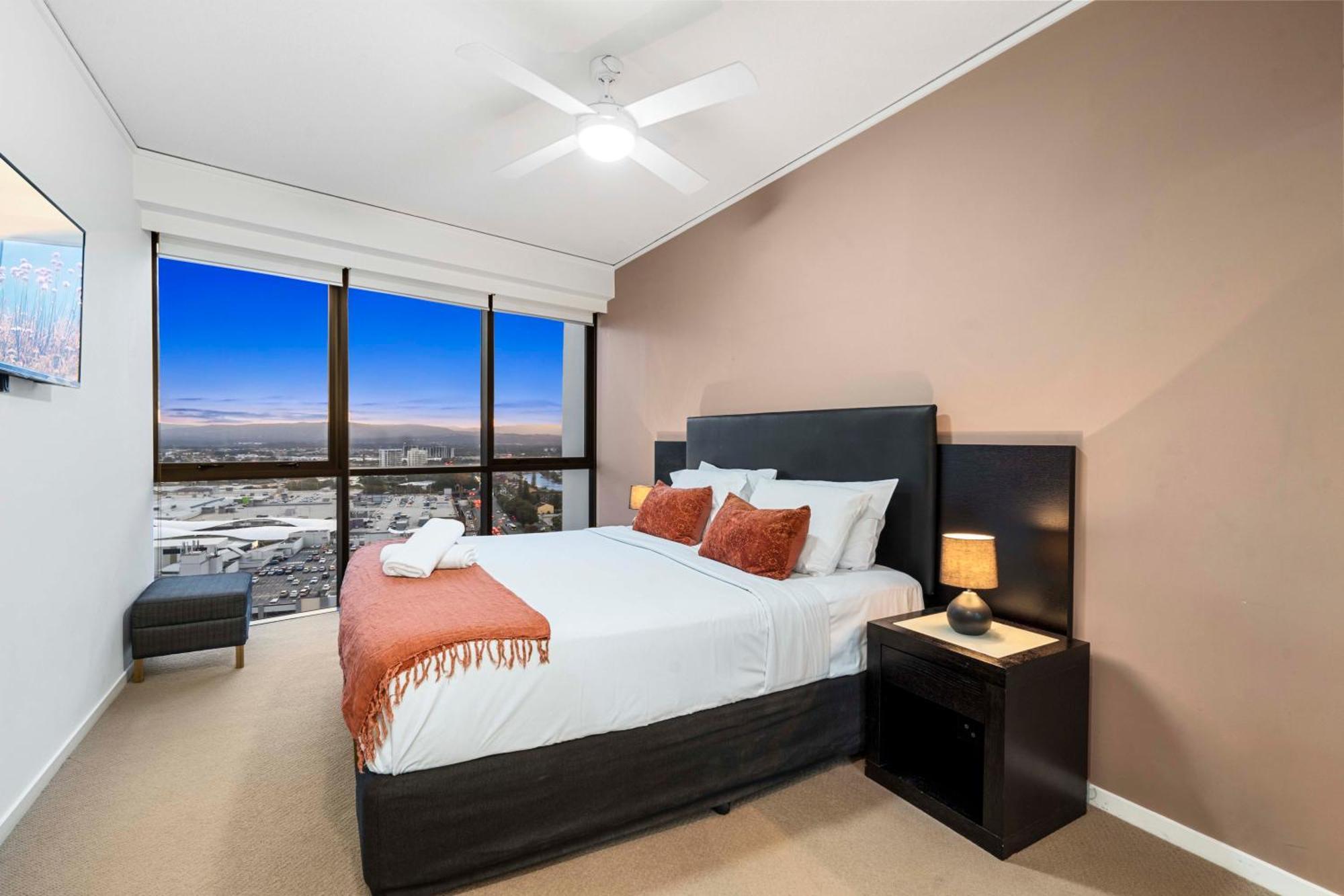 Sierra Grand Broadbeach - Self Contained & Privately Managed Apartments Голд-Кост Экстерьер фото