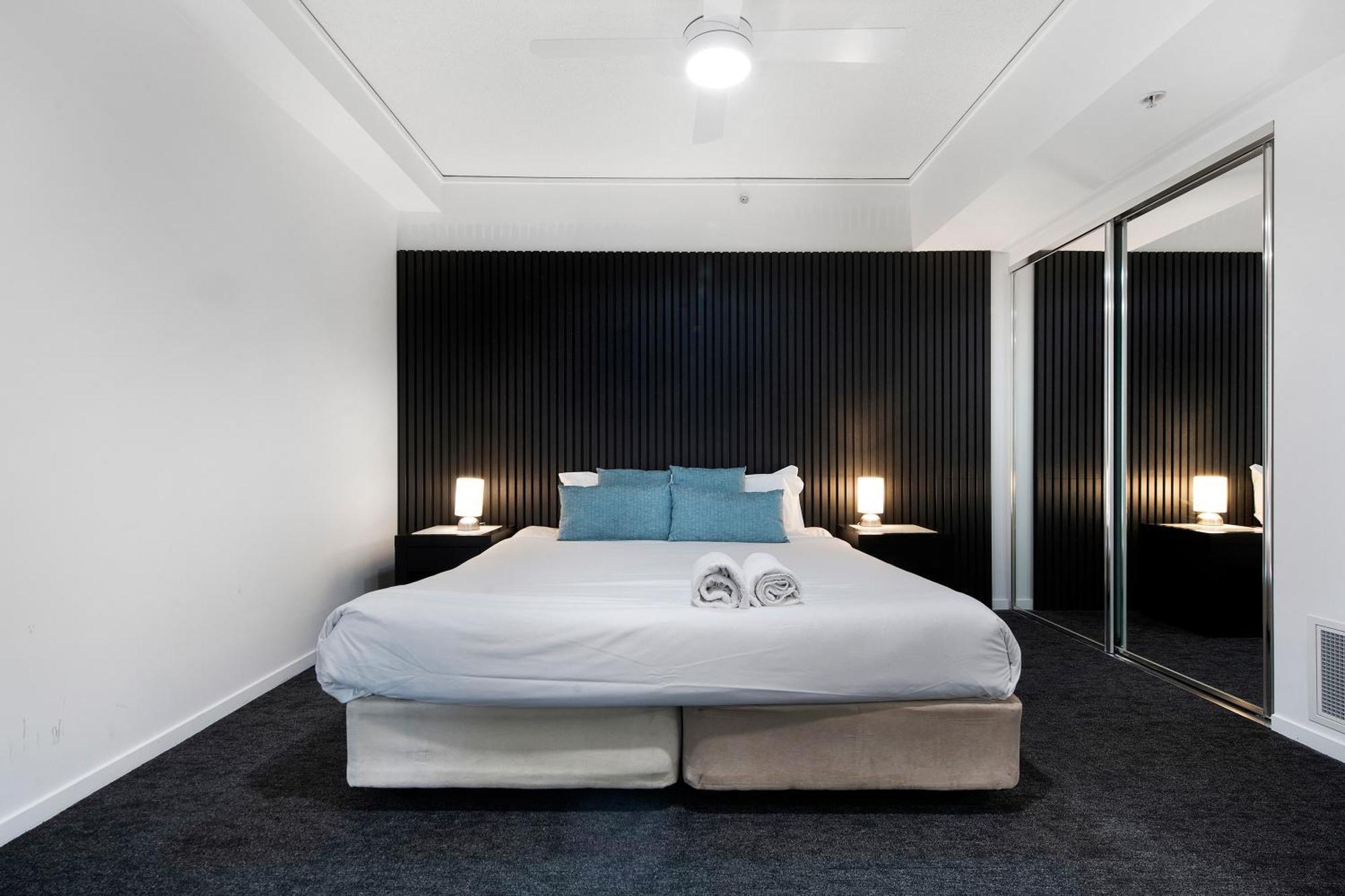 Sierra Grand Broadbeach - Self Contained & Privately Managed Apartments Голд-Кост Экстерьер фото