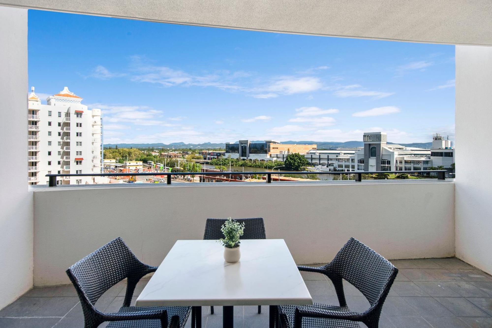 Sierra Grand Broadbeach - Self Contained & Privately Managed Apartments Голд-Кост Экстерьер фото
